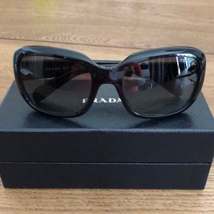 Prada black sunglasses 😎
